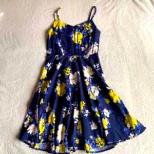 OLD NAVY Floral Fit-n-Flare Dress - Medium Moving Out of U.S. Sale!! 💚SALE 3/$25